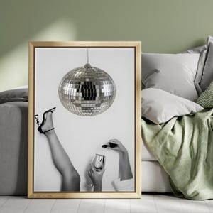 Nadruk Disco Ball | Sztuka ścienna z kobiecymi nogami | Sztuka ścienna Preppy | Modna sztuka ścienna | Dziewczęca sztuka ścienna | Funky sztuka ścienna | Czarno-biały plakat