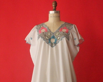 Vintage 70's Boho Ethnic Mexican White, Black, Turquoise and Pink Cotton Embroidered Floral Short Sleeve Sun Dress