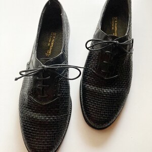 Vintage 70-/80-tals R Martegani Boutique Line svarta vävda läder Oxfords med snörning, loafers storlek 10, tillverkade i Italien bild 2