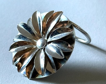 Vintage 60’s Silver Flower Scarf Slide Clip