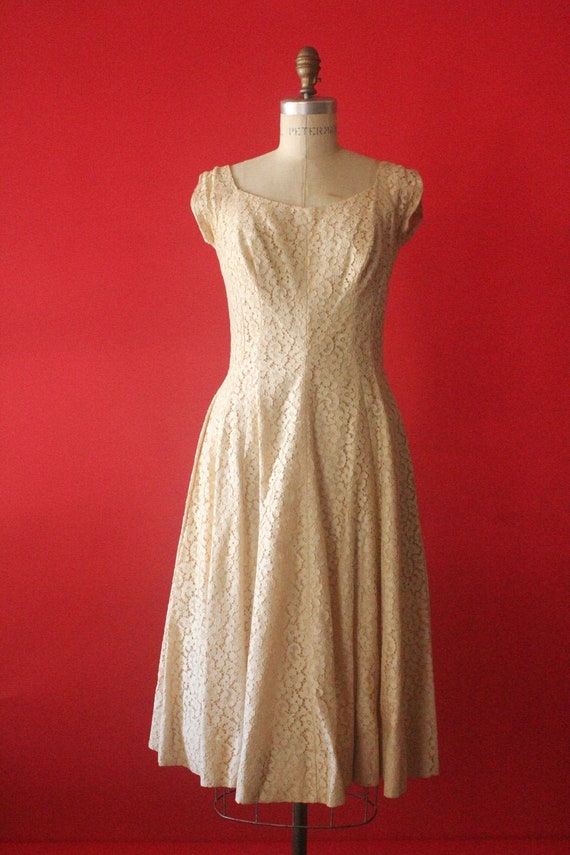 Vintage 50's Cream Lace Scoop Neck Cap Sleeve For… - image 1