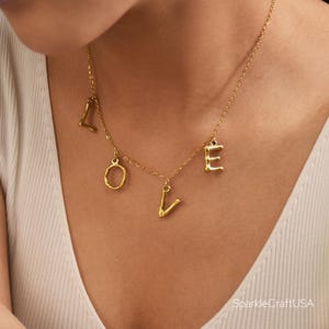 Collar con letra grande, collar con inicial, collar con letra de bambú, collar personalizado, collar para mujer, regalos personalizados, regalo para ella