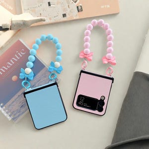 Jolie coque de téléphone avec chaîne et perles nœud pour Samsung Galaxy Z Flip 6 5 4 3 | Couvre-charnière en cuir coloré