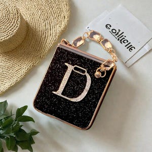 Capa de celular com pulseira de diamante e letra D com glitter para Samsung Galaxy Z Flip 6 5 4 3 – Capa de corrente brilhante