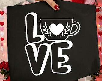 ラブコーヒーSVG、カットファイル、コーヒーシャツのデザイン、キッチンの装飾、かわいい湯気の立つカップ、ハート、ラテ、バーの看板、ママ、クリカット、