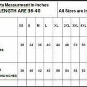 Może przedstawiać: Tabela rozmiar&oacute;w dla męskich kurtek, z wymiarami w calach. Tabela zawiera rozmiary od XS do 7XL, szczeg&oacute;łowo opisując rozmiary klatki piersiowej i rozmiary koszul z luźnymi calami. Długość wszystkich rozmiar&oacute;w wynosi 91-102 cm.