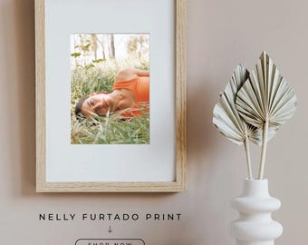 Fine Art Promi Giclée Druck – Moderne Wandfotografie Kunst mit Nelly Furtado