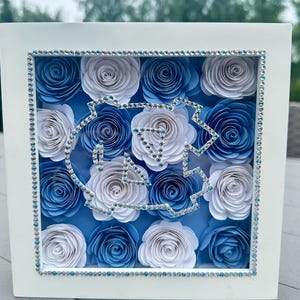 BLINGED OUT Flower Shadow Box *Logo college'u *Prezent na ukończenie szkoły *Dekoracja na imprezę łóżkową *Akceptacja na studia *Ukończenie szkoły średniej *Zaangażowanie na studia