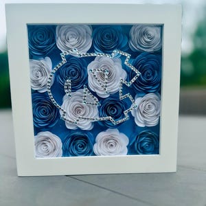 BLINGED OUT Flower Shadow Box *Logo college'u *Prezent na ukończenie szkoły *Dekoracja na imprezę łóżkową *Akceptacja na studia *Ukończenie szkoły średniej *Zaangażowanie na studia