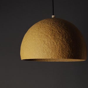 Lampada a sospensione in cartapesta, illuminazione sostenibile fatta a mano, stile boho rustico, decorazioni naturali fatte a mano, plafoniera