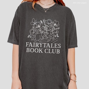 Koszula klubu książki Fairytales, Koszula Knight & Flowers, Koszula Romantic Academia Fantasy, Koszulka Bookish Cottage Core, Prezent Fairycore Comfort Colors