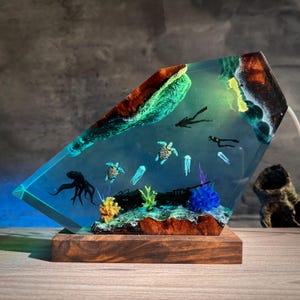 Ocean Resin Lamp with Turtles and Divers – LED Epoxy Night Light Custom Sea Life Gift for Dad Diver Ocean Lover