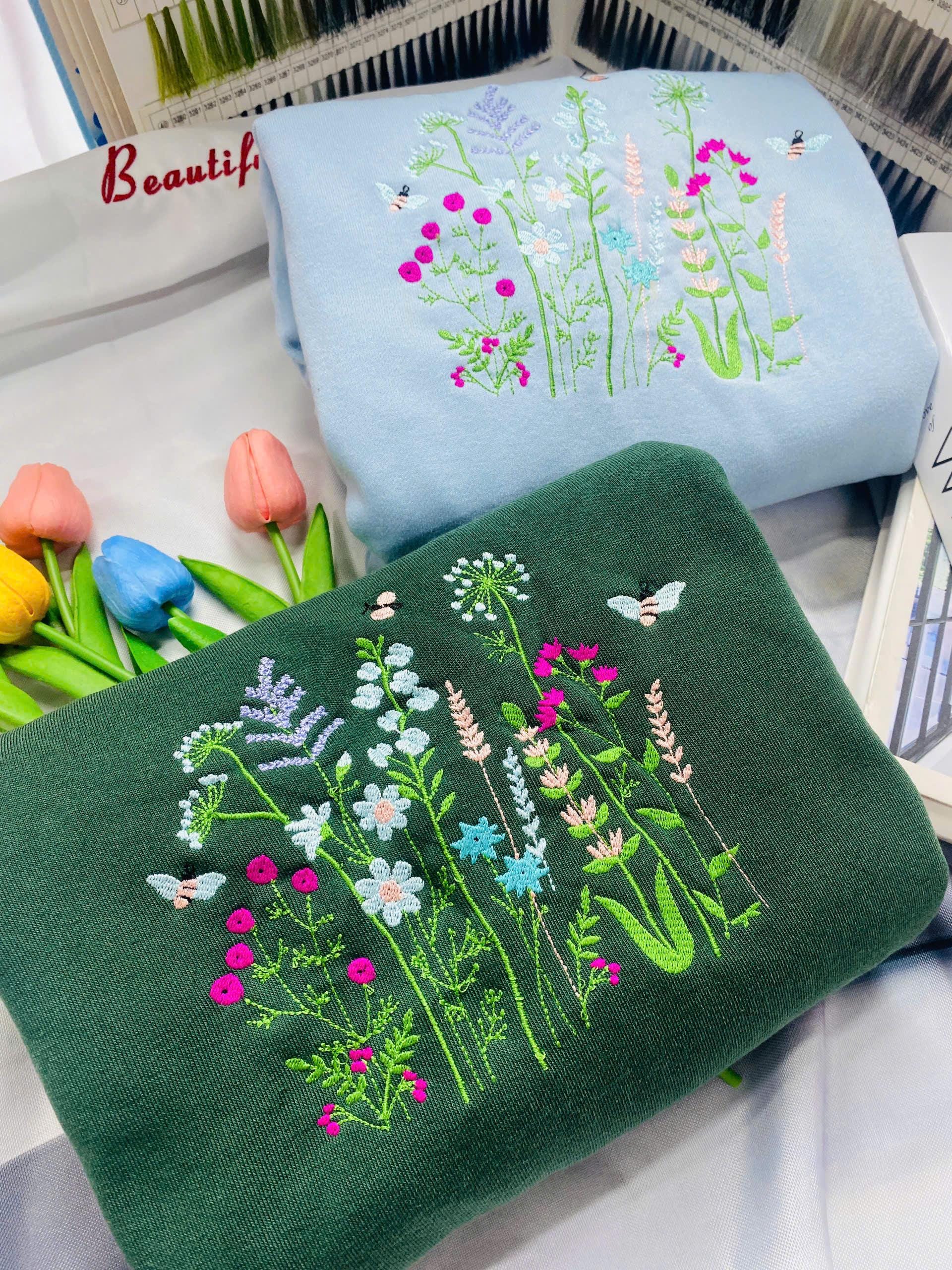 Nature-Inspired Embroidered Sweatshirt – Bees & Wildflower Design, Spring Outfit Must-Have
