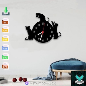 Könnte beinhalten: Eine schwarze Wanduhr mit Katzenmotiv, mit rundem Zifferblatt und drei Katzensilhouetten. Die Uhr hat weiße Ziffern und Zeiger, mit einem roten Sekundenzeiger. Der Text "INSTANT DOWNLOAD" ist unten sichtbar.