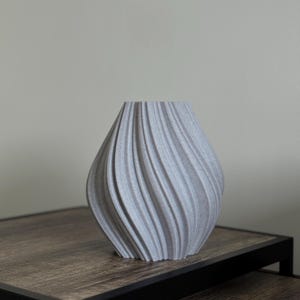 Vase aus 3D-Druck – Lunava bringt moderne Eleganz und nachhaltige Deko in dein Zuhause.