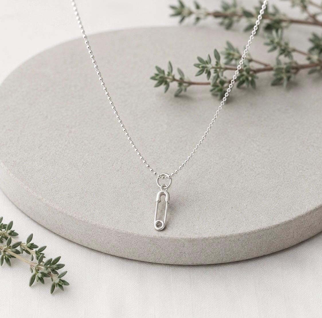 Vivienne westwood necklace safety pin - Etsy 日本