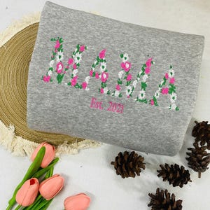 Embroidered Floral Mama Sweatshirt, Custom Mama Mimi Sweatshirt, Nana, Gigi, Grandma Floral Shirt, Mother's Day Gift For Mama