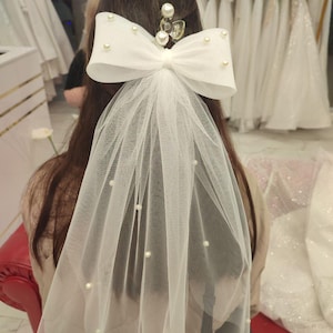 Pearl White Hair Bow Bachelorette Party Veil Hair Bow Clip Bridal Shower Veil Pearl Bride Veil Hen Party Veil Bride