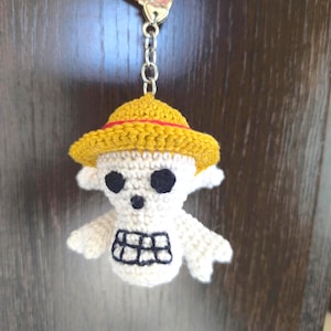 One Piece keychain mugiwara monkey d luffy anime llavero de crochet amigurumi jolly roger pirate skull calavera pirata punk straw hat