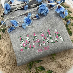 Embroidered floral mama sweatshirt, mama crewneck, mom gift, embroidered sweatshirt, crewneck, personalized sweatshirt, mothers day, custom