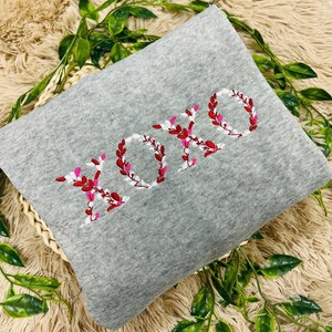 Moletom bordado personalizado XOXO, moletom bordado floral para o dia dos namorados, moletom bordado para o dia dos namorados XOXO, presente de dia dos namorados