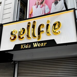 Letrero para escaparate, letrero iluminado con halo, letras iluminadas, letrero retroiluminado de metal 3D, letrero LED personalizado, letrero para tienda exterior, letrero comercial personalizado