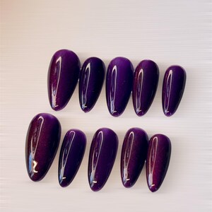 Paznokcie w kształcie kociego oka, paznokcie z przegrodą, paznokcie ślubne, paznokcie kwadratowe, modne paznokcie, paznokcie robione ręcznie, krótkie paznokcie, zdobienie paznokci w stylu punk