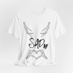 Sad AF Alt Graphic T-shirt - trendy grafisch T-shirt, vrijetijdskleding voor vrienden, perfect voor feesten, cadeau voor verjaardagen, unieke stijl