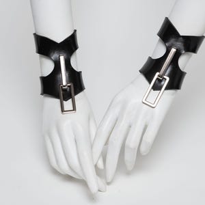 Secura V-Cut Cuff Set