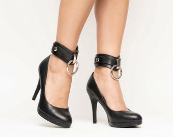 Novelia Shaped O-Ring Ankle Cuff Set