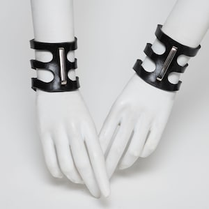 Zafira Cutaway Cuff Set