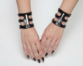 Zafira Cutaway Cuff Set