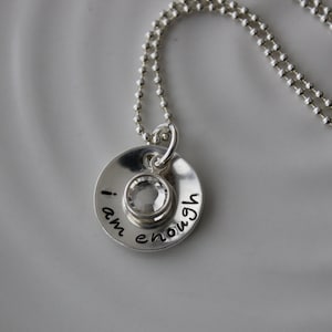 Inspirierende Wort Charm Halskette