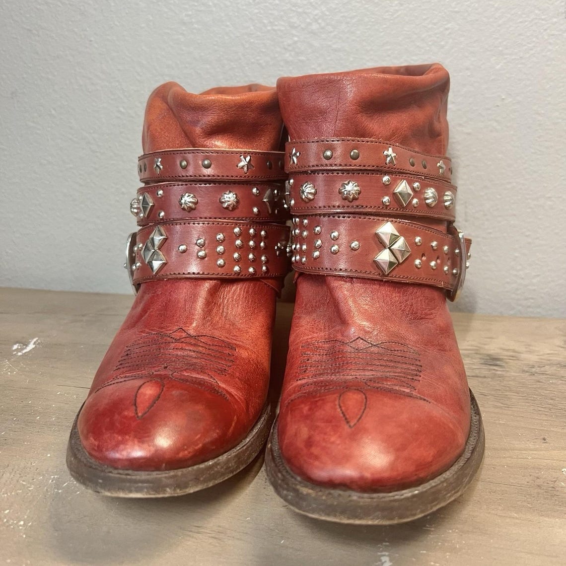 Vintage Old Gringo Womens Size 7B Red Studded Leather Ankle Boots, foto 3 di 5