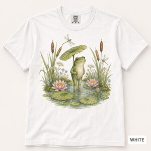 Frosch Shirt Comfort Farben 1717, Cottagecore Frosch T-Shirt, Süßes Seerosenblatt Frosch Shirt, Fairycore Natur Ästhetik T-Shirt, Teich Tier T-Shirt Bild 6