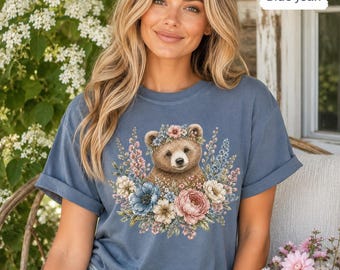 Maglietta Comfort Colors con orsetto floreale, t-shirt con orso in stile cottagecore, t-shirt con animali del bosco e motivi botanici, regalo per lei per gli amanti degli orsi
