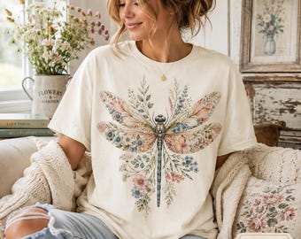 Maglietta Comfort Colors con libellula, maglietta floreale con libellula, maglietta botanica in stile cottagecore, regalo per lei per gli amanti della natura.