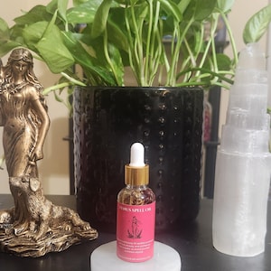 Venus Glamour Spell Oil – Beauty, Attraction, Confidence & Self Love