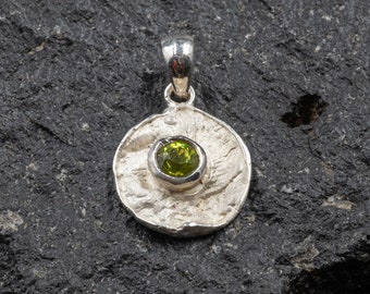 Green Peridot Pendant Delicate Necklace, Sterling Silver Silver Gemstone Pendant, Birthstone Necklace Gift for Her, Peridot Jewelry