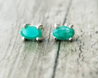 Pendientes de plata de ley con esmeraldas: Joyería minimalista unisex
