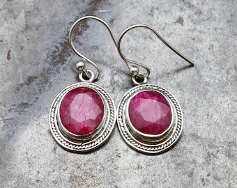 ハンドメイドスターリングシルバールビーダングルイヤリング：7月の誕生石ジュエリー