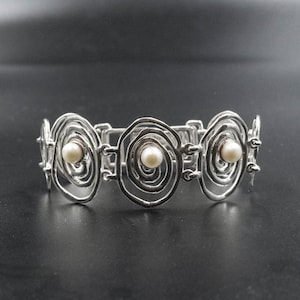 White Cultured Pearls on Sterling Silver Spiral Links Bracelet, Pearl Wedding, Pearl Anniversary, June Birthstone Pearl Jewelry