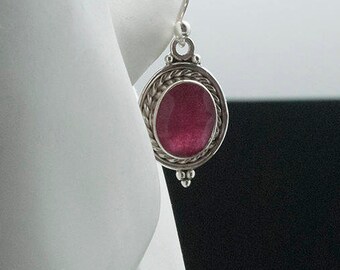 ハンドメイドのレッドルビースターリングシルバーダングルイヤリング：7月の誕生石