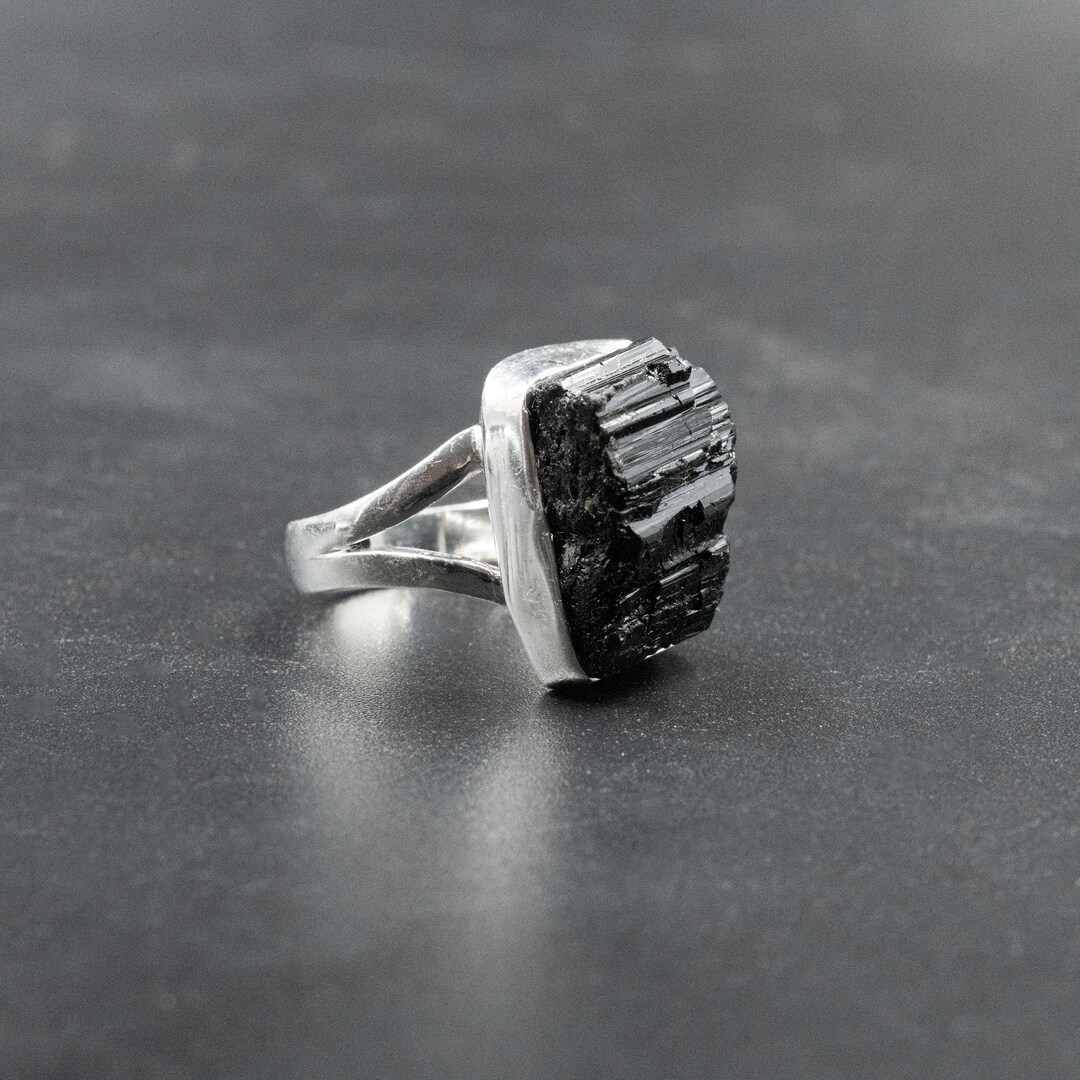Bague en argent sterling avec tourmaline noire brute, bague