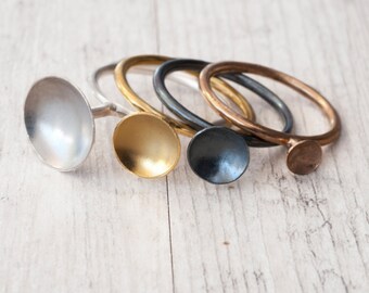 Anillos apilables minimalistas de plata de ley: diseño floral abstracto