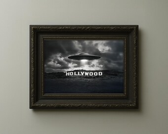 Lámina con la imagen de un OVNI sobre el letrero de Hollywood – Arte retro de ciencia ficción con temática alienígena (Descarga digital)