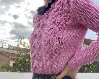 Maglione con pompon e trecce, modello unico indossato dalle donne, fucsia viola da indossare tutti i giorni, grazioso maglione, cardigan slowfashion, nessuna produzione di massa