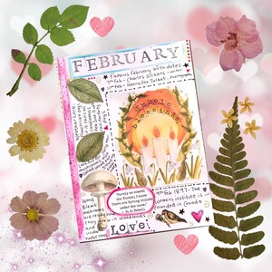 Könnte beinhalten: Eine Aquarellillustration einer Kalenderseite für Februar mit einer handgezeichneten Abbildung von Kerzen und dem Wort "Imbolc blessings". Die Seite enthält auch Text über Wetterweisheiten, berühmte Februar-Geburtstage und die Gründung des Fraueninstituts in Kanada.