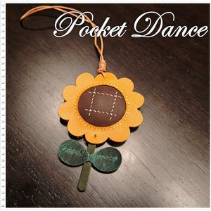 Leather Sunflower Bag Charm, Cute Leather Flower Keychain, Flower Bag Charm for Handbag, Leather purse charm, cute key pendant charm gifts