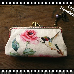 Étui pour téléphone à deux compartiments pivoine et colibri / Porte-monnaie / Portefeuille / Pochette / Pochette de mariage / Sac à main avec cadre à cadenas - GinaHandmade